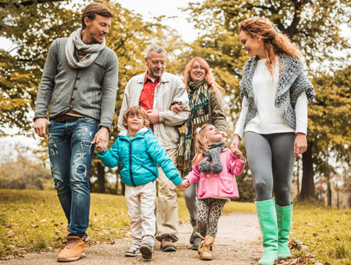 rodzina-na-spacerze